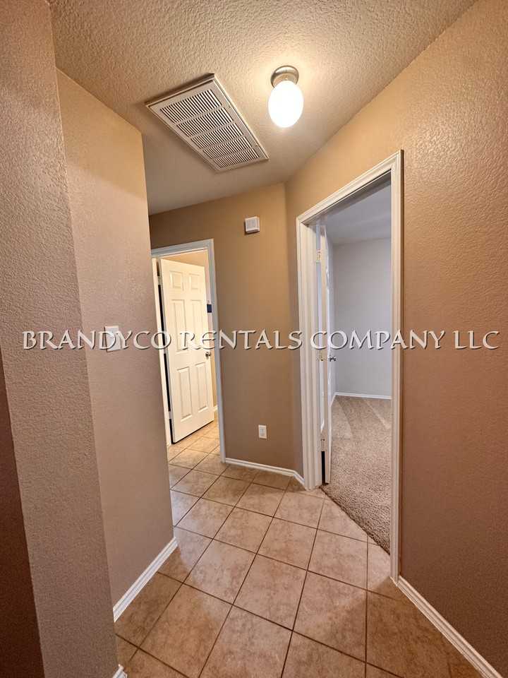 6708 Rosita Oak Dr - Photo 7 of 20