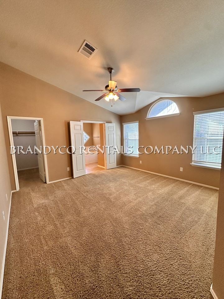 6708 Rosita Oak Dr - Photo 2 of 20
