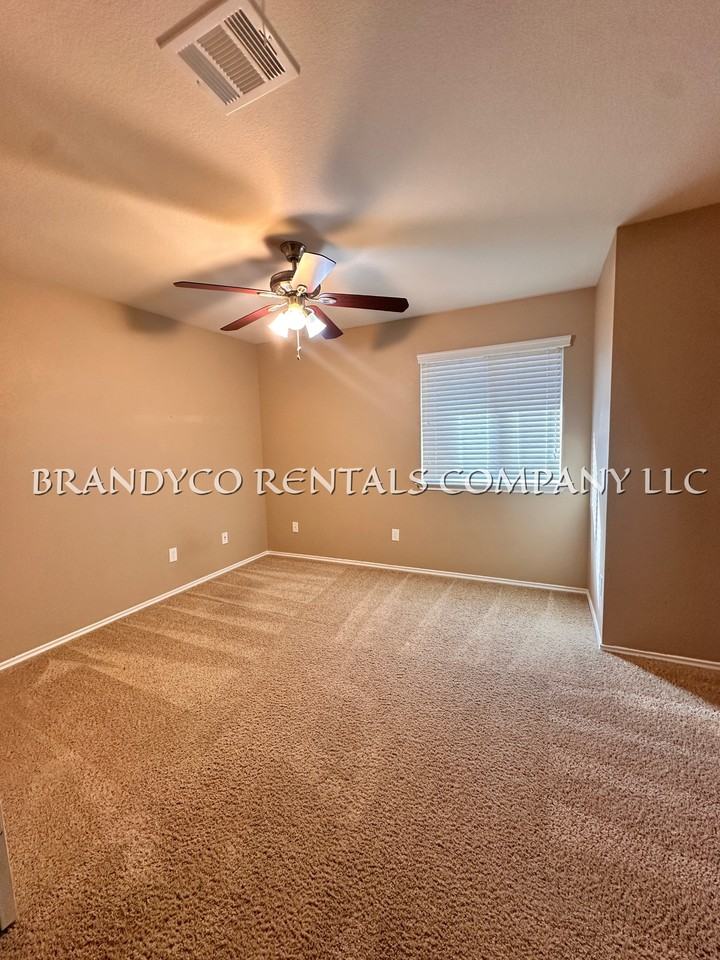 6708 Rosita Oak Dr - Photo 5 of 20