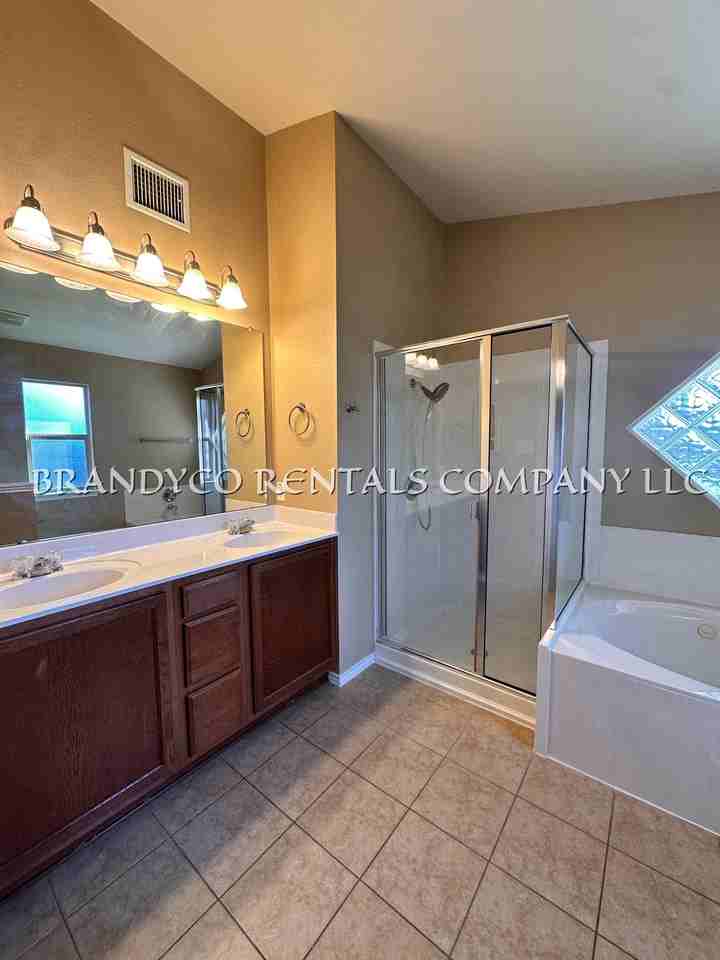 6708 Rosita Oak Dr - Photo 5 of 20