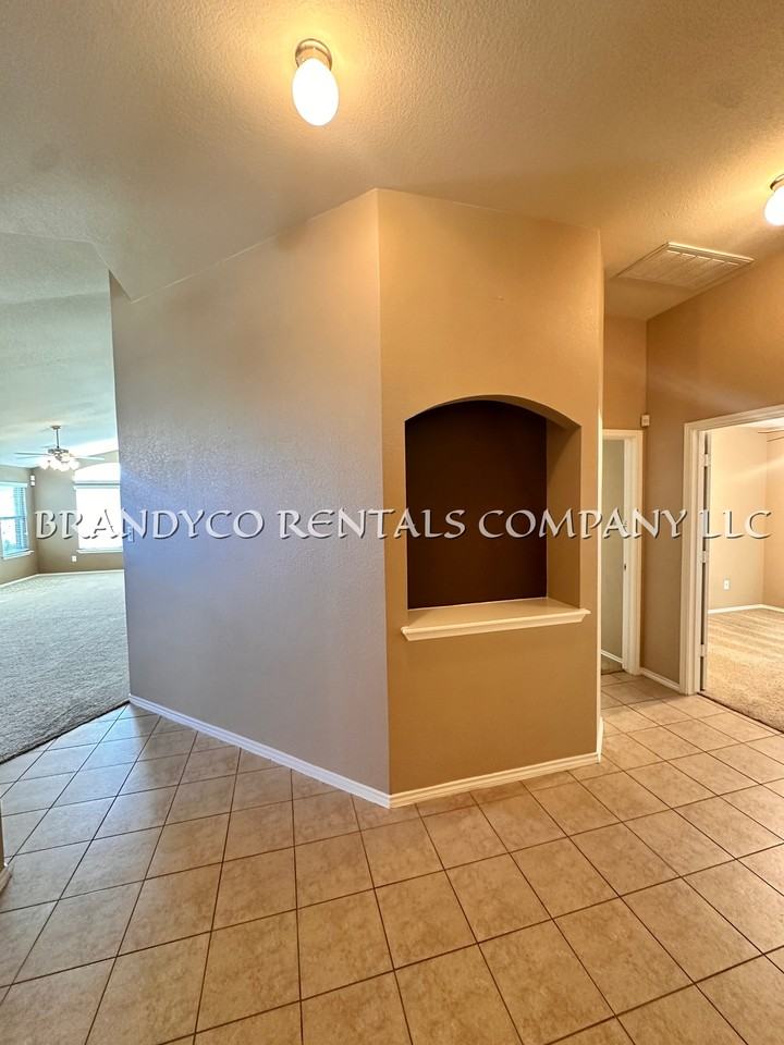 6708 Rosita Oak Dr - Photo 2 of 20