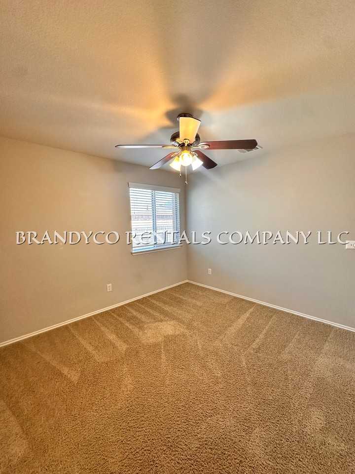 6708 Rosita Oak Dr - Photo 5 of 20