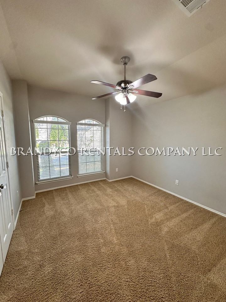 6708 Rosita Oak Dr - Photo 7 of 20