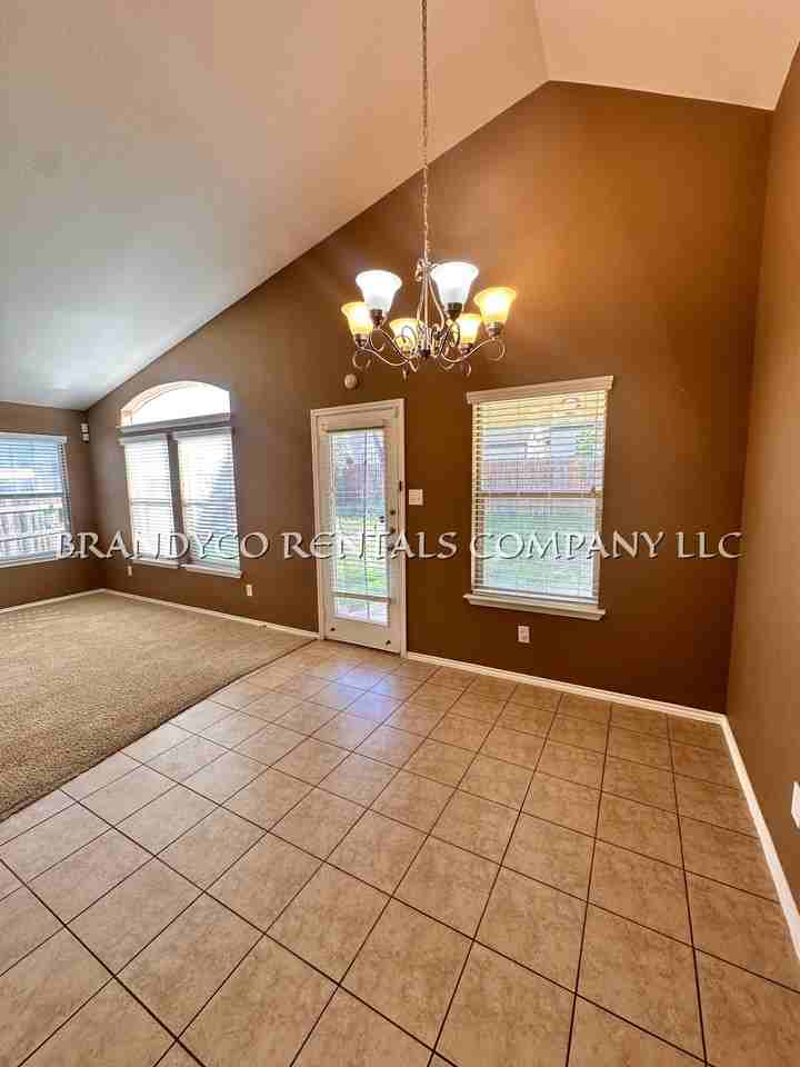 6708 Rosita Oak Dr - Photo 3 of 20