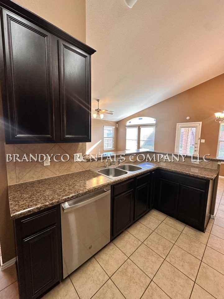 6708 Rosita Oak Dr - Photo 2 of 20