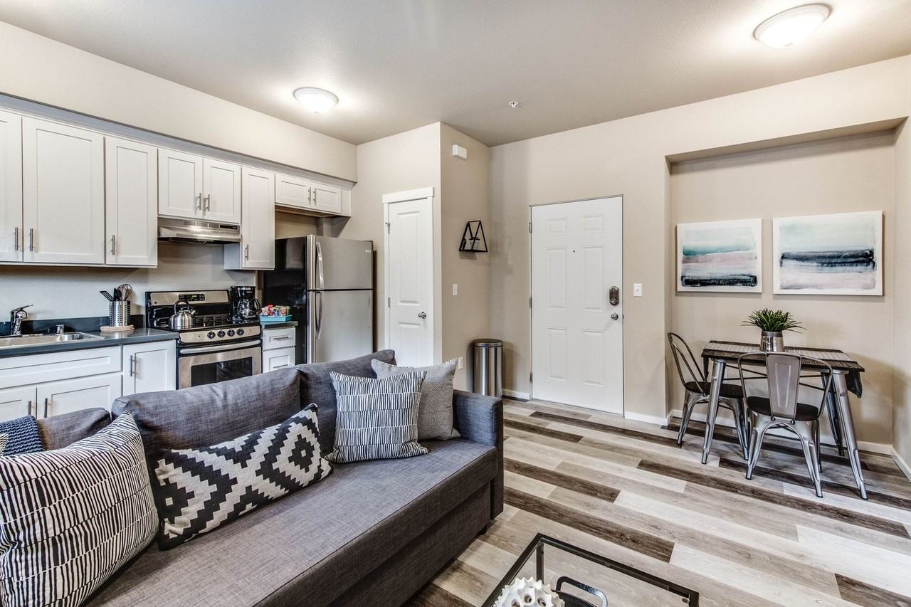 iStudios - Photo 3 of 12