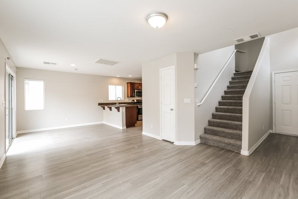 9469 Diamond Bridge Ave - Photo 5 of 17