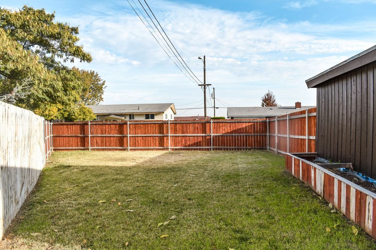 Single-Story Duplex in Kennewick - Photo 3 of 5