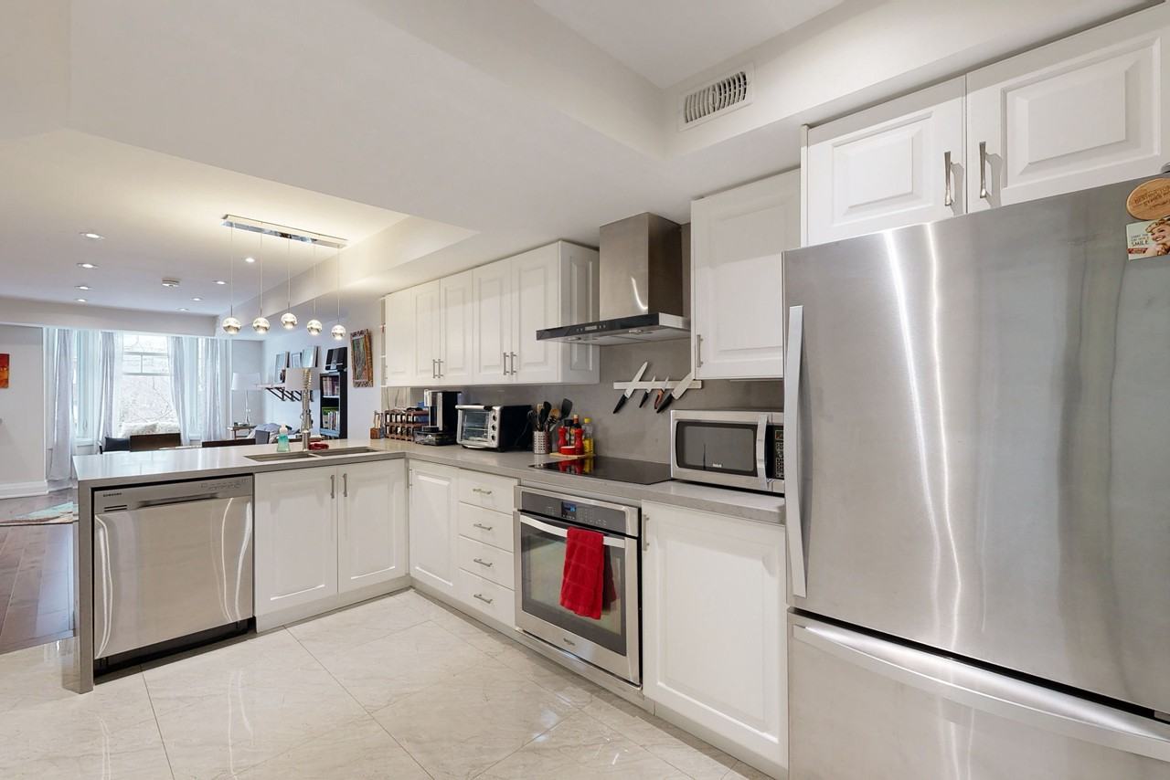 635 Christie St - Photo 4 of 17
