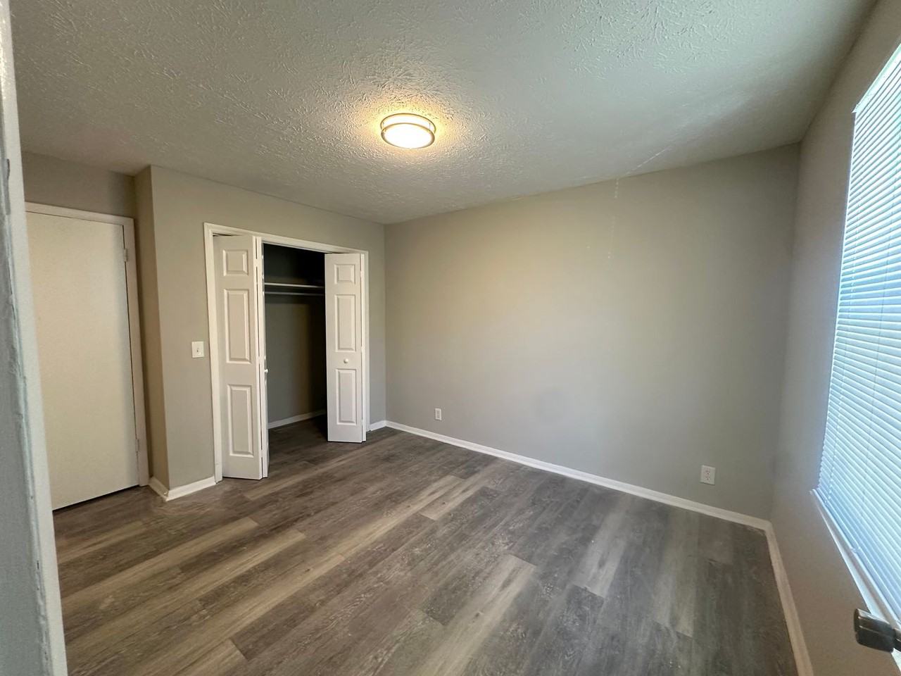 334 E Webster St - Photo 4 of 10