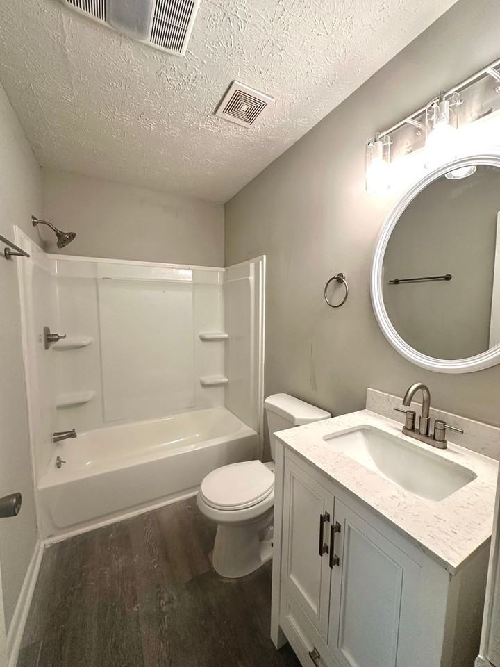 334 E Webster St - Photo 5 of 10