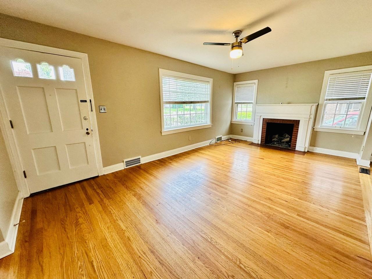 4032 Elmwood Ave - Photo 2 of 33