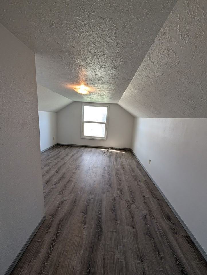 3623 Anderson Ave - Photo 3 of 13