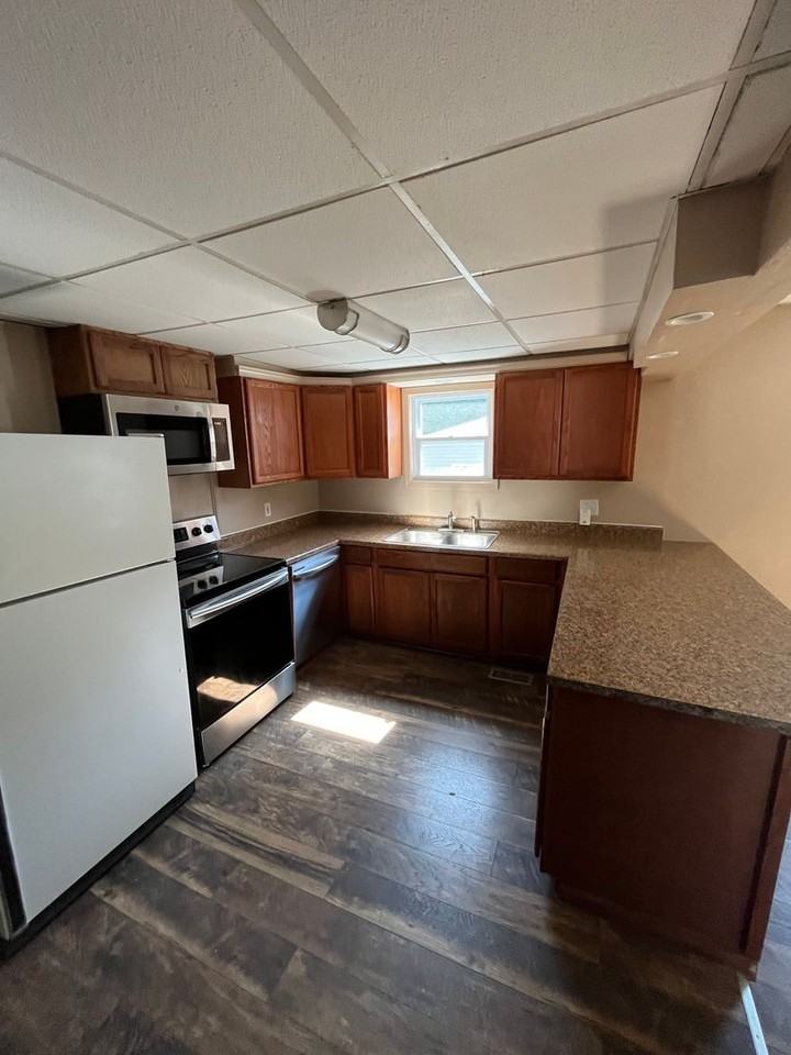 1207 W 7th St - Photo 3 of 16