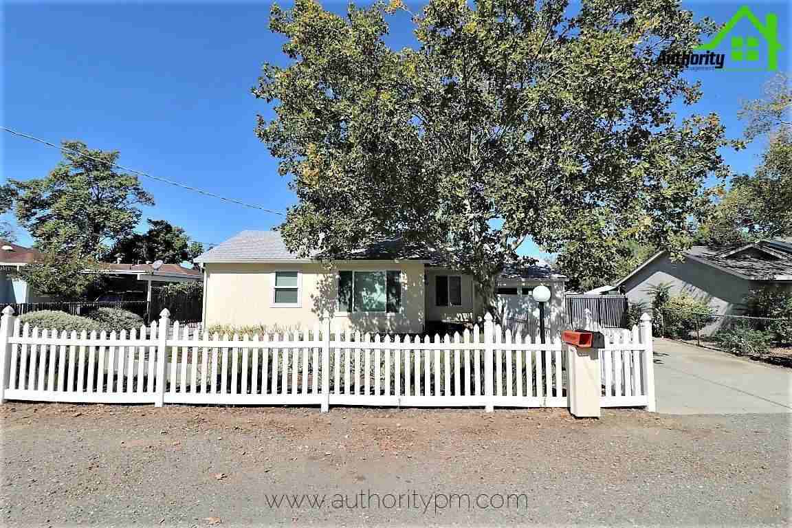 2350 Wilsey Dr - Photo 3 of 30