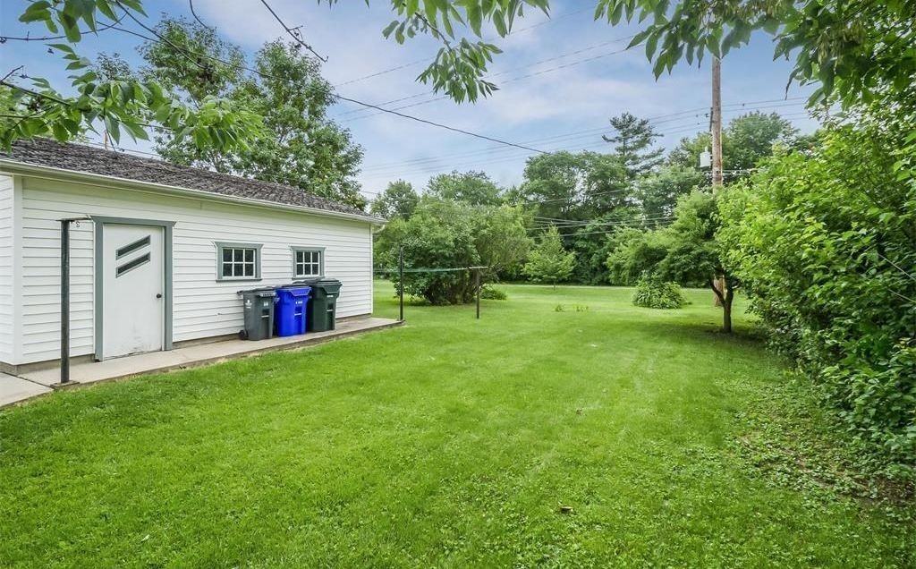 2429 Franklin Ave Ne - Photo 2 of 28