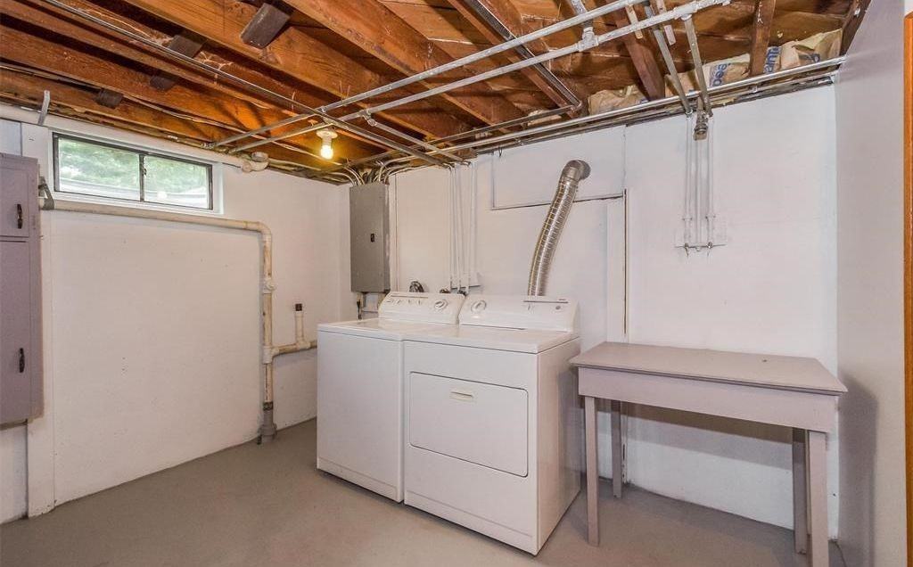 2429 Franklin Ave Ne - Photo 3 of 28