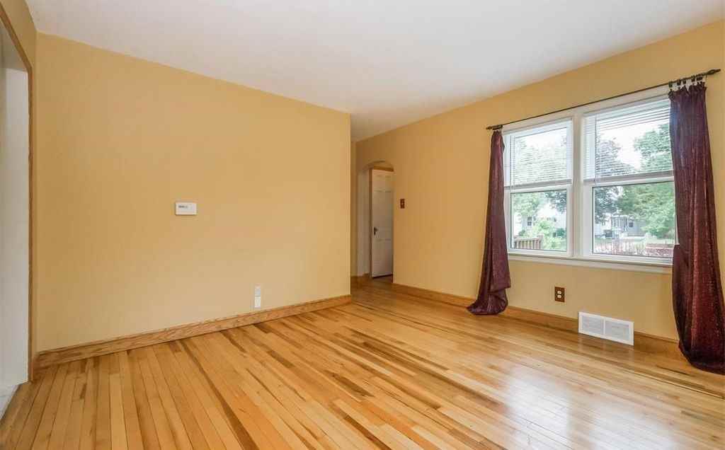 2429 Franklin Ave Ne - Photo 6 of 28