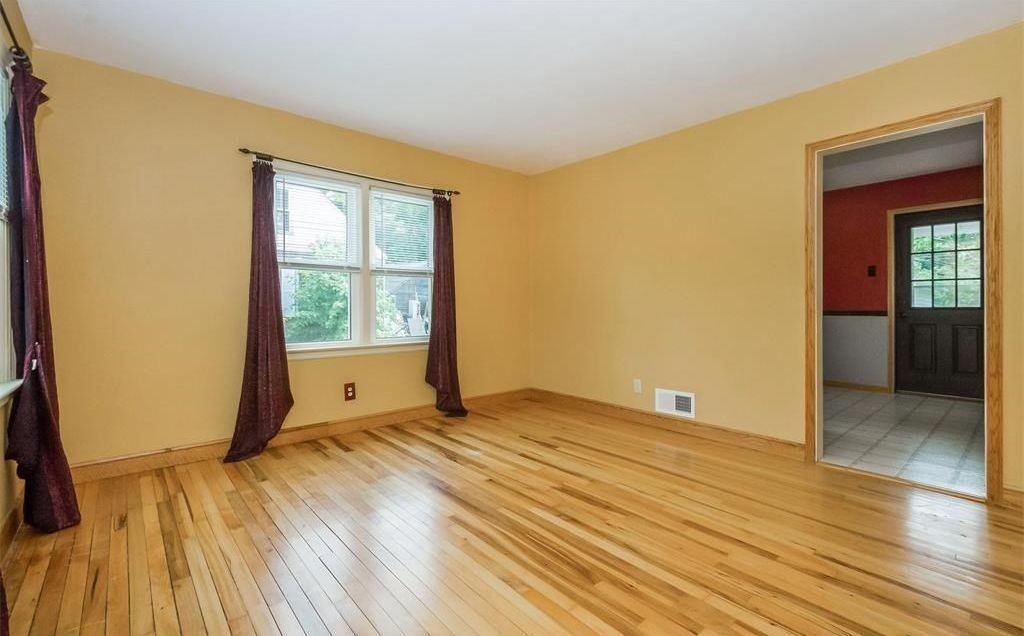 2429 Franklin Ave Ne - Photo 7 of 28