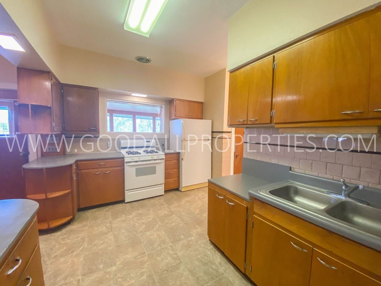 202 S 11th St - Photo 4 of 16