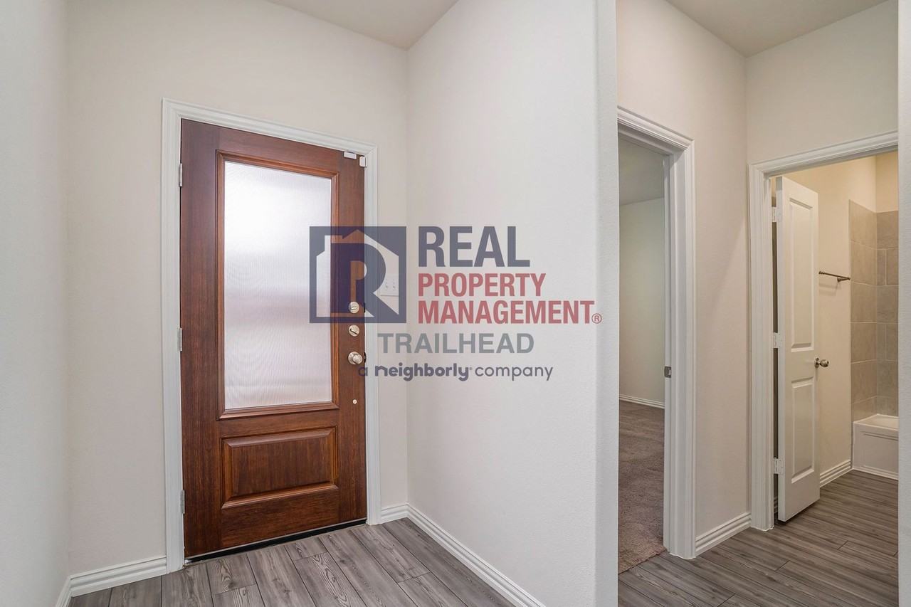 616 Fitzroy Ln - Photo 2 of 25