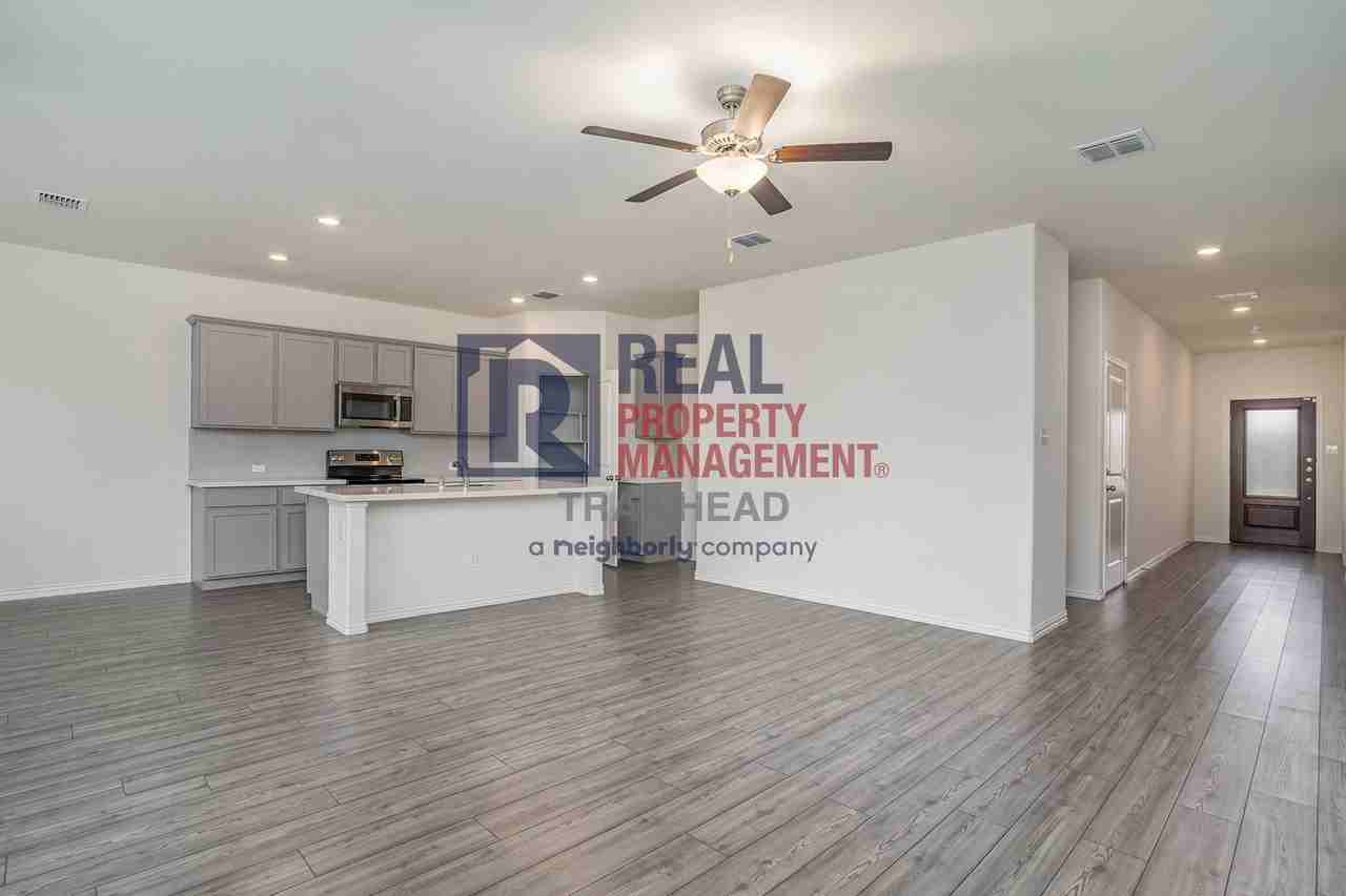 616 Fitzroy Ln - Photo 3 of 25