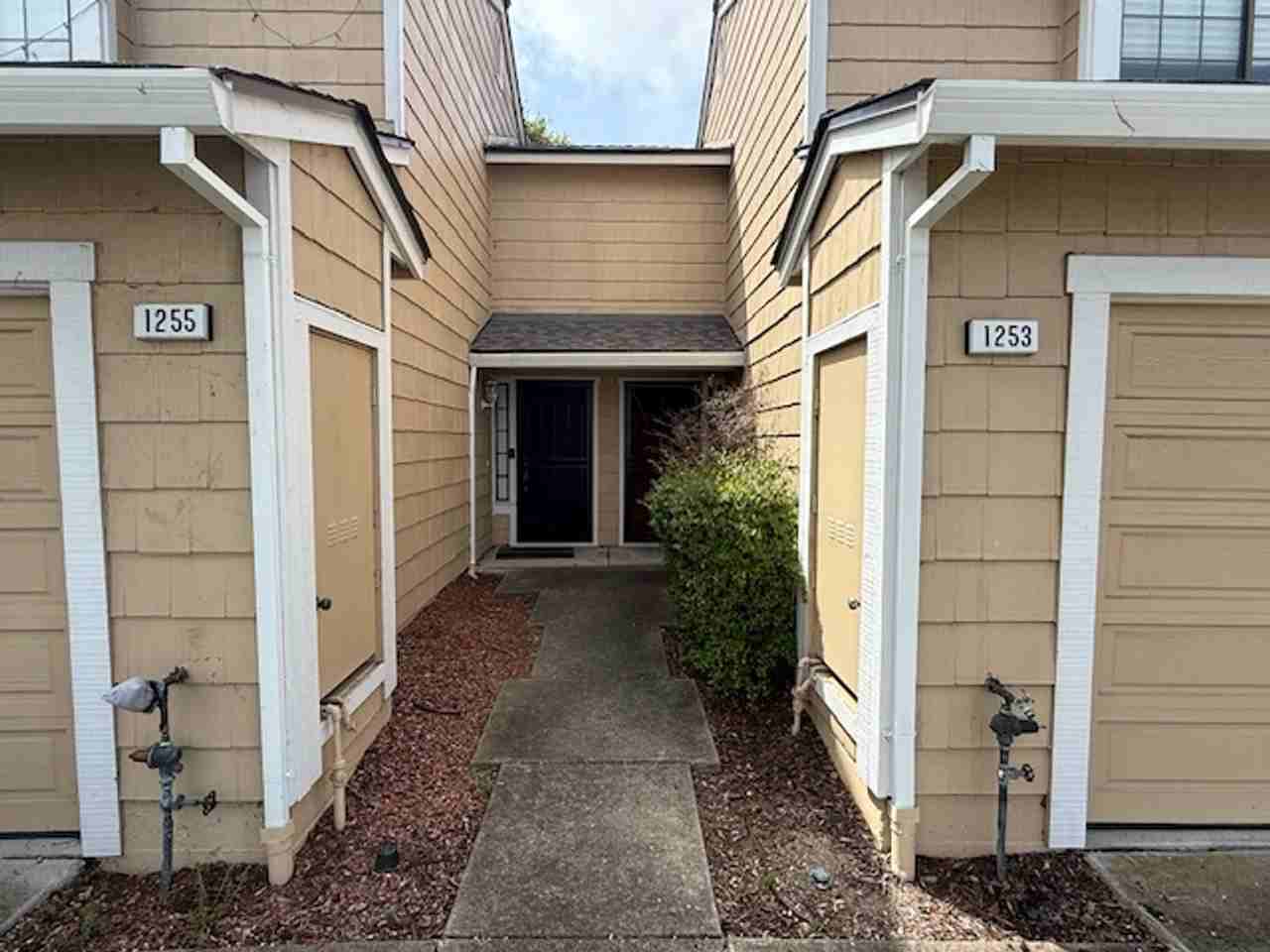 1253 Oak Ridge Ln - Photo 2 of 30