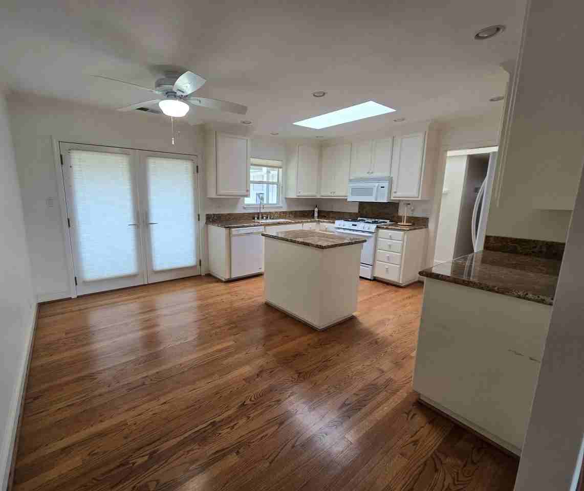 3189 Flora St - Photo 2 of 12