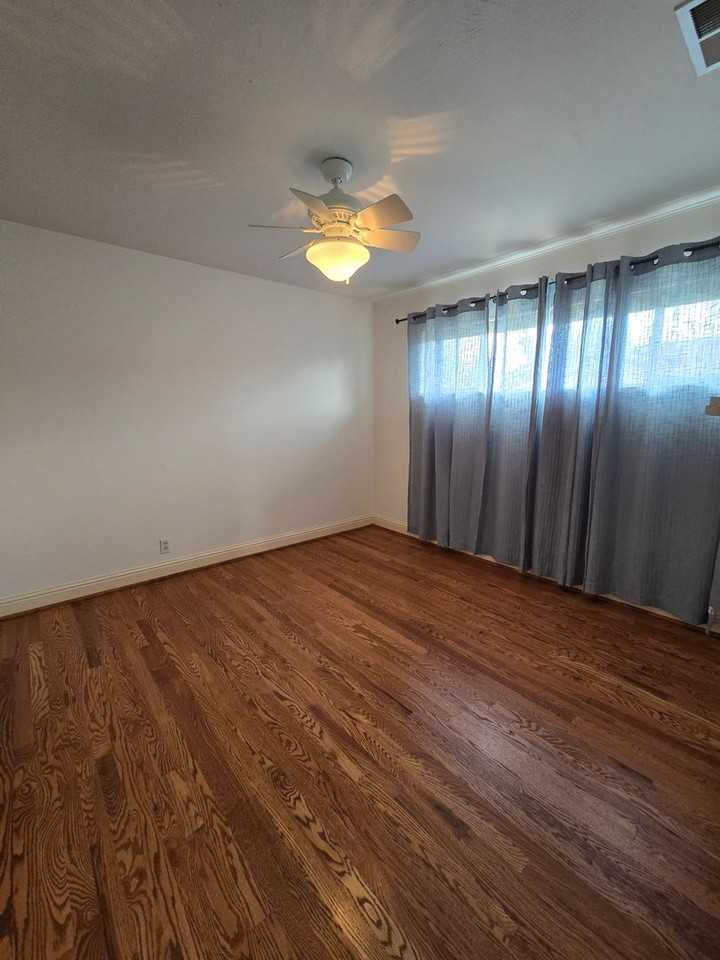 3189 Flora St - Photo 5 of 12