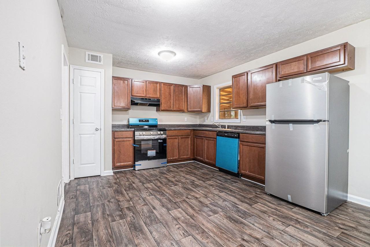 529 Martindale Ct - Photo 4 of 21