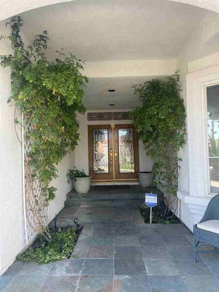 8757 Castle Hill Ave - Photo 3 of 50