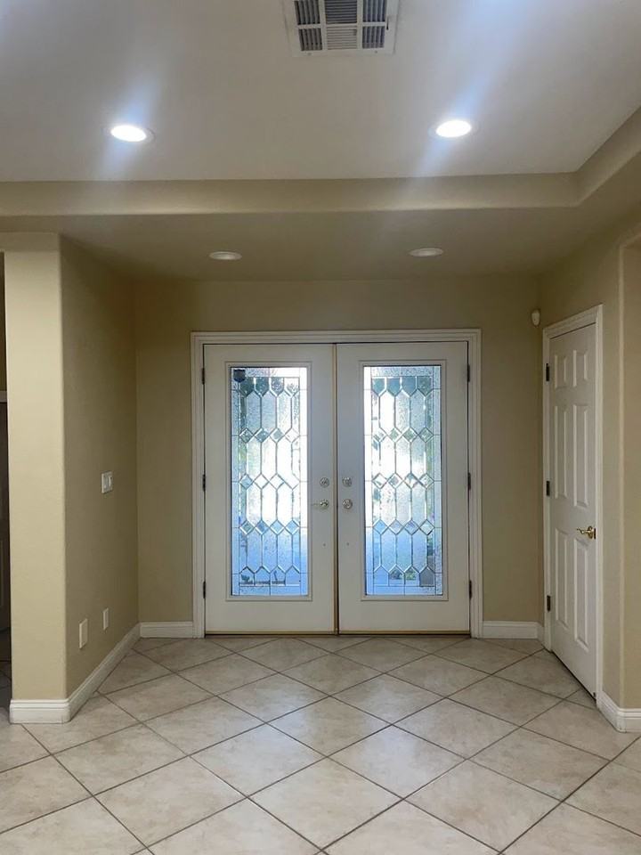 8757 Castle Hill Ave - Photo 4 of 50