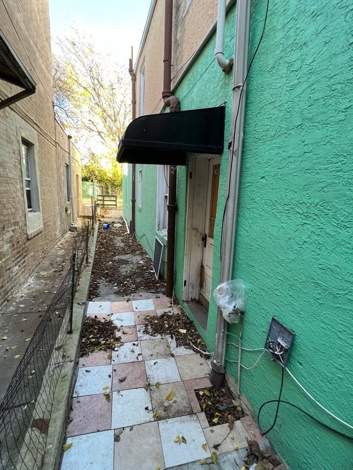 3056 Richmond St - Photo 3 of 20