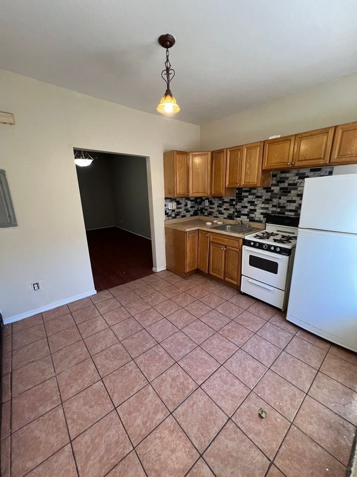 3056 Richmond St - Photo 5 of 20