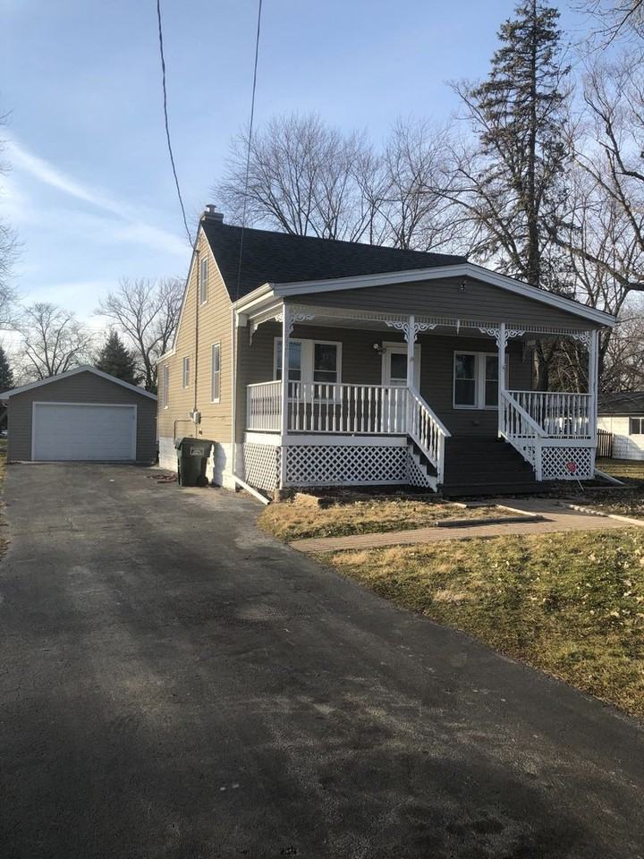 17926 Locust St - Photo 2 of 7