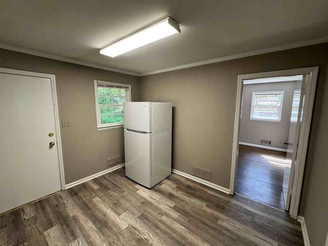 1210 Dewey St - Photo 3 of 10