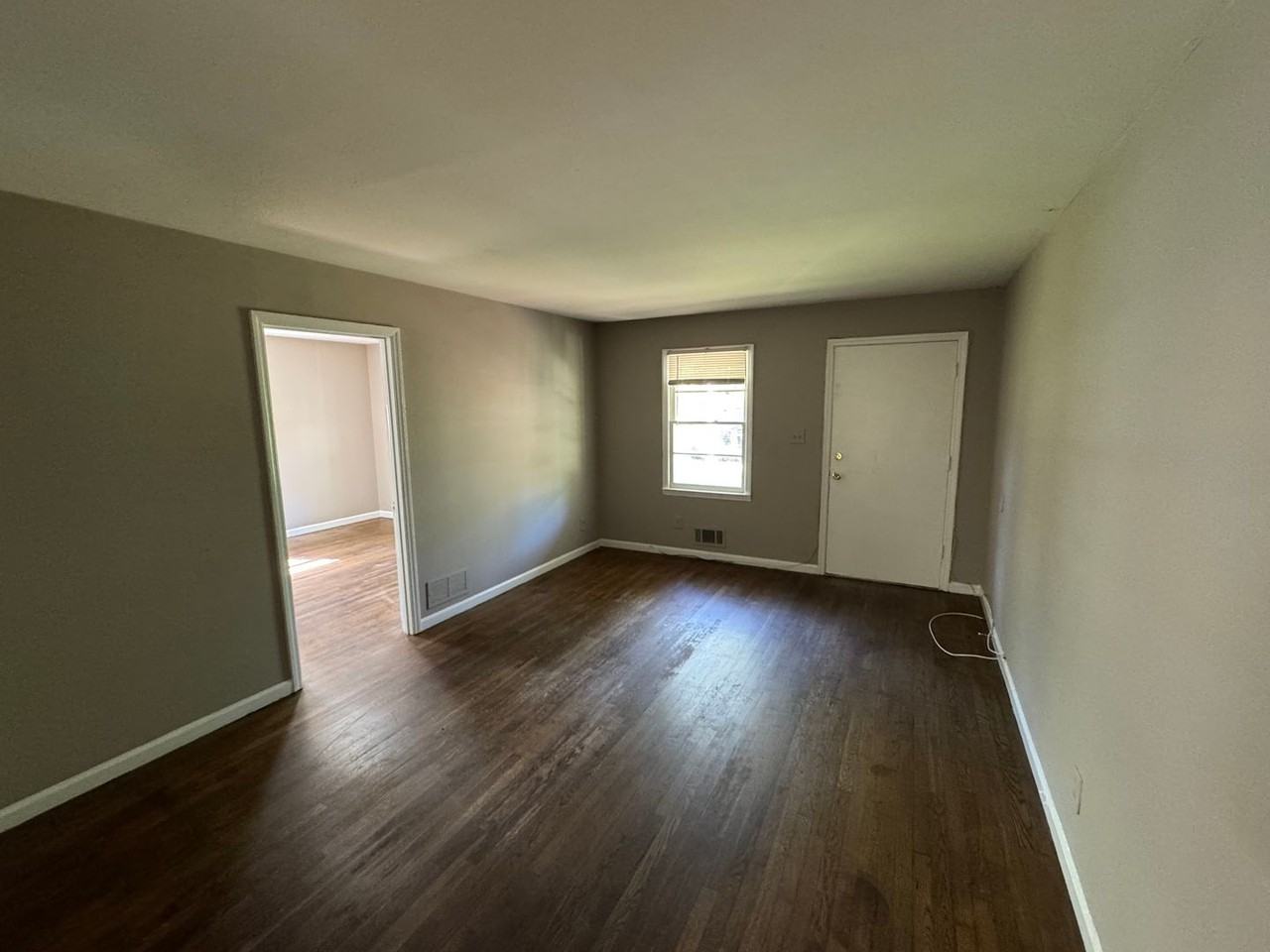 1210 Dewey St - Photo 5 of 10