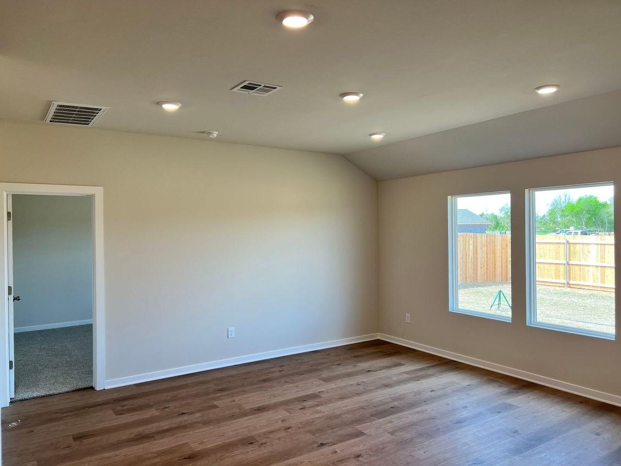 2909 Firefly Dr - Photo 3 of 23