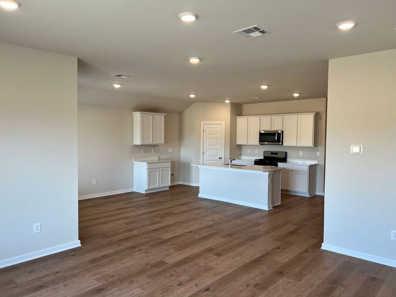 2909 Firefly Dr - Photo 4 of 23