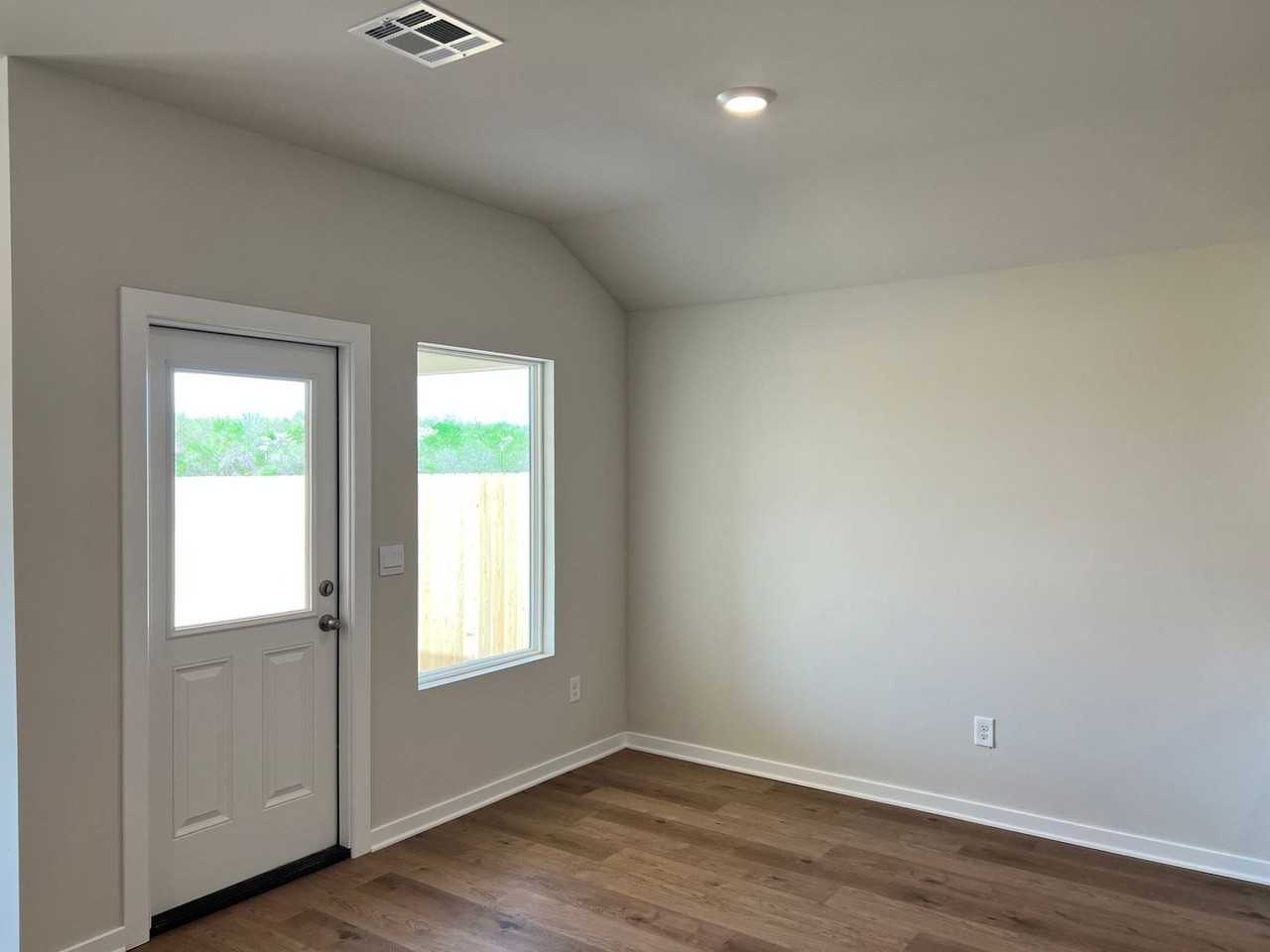 2909 Firefly Dr - Photo 7 of 23