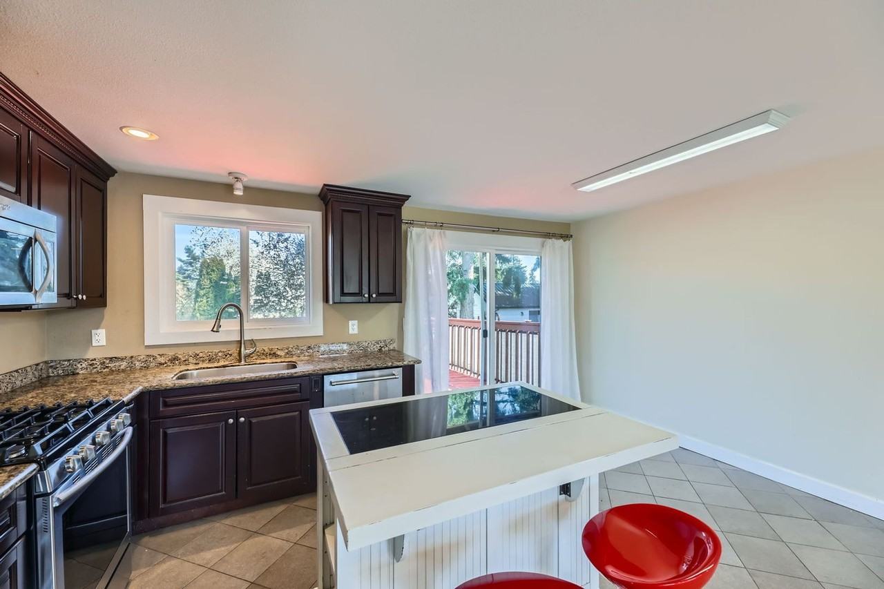 14252 79th Ave Ne - Photo 4 of 26