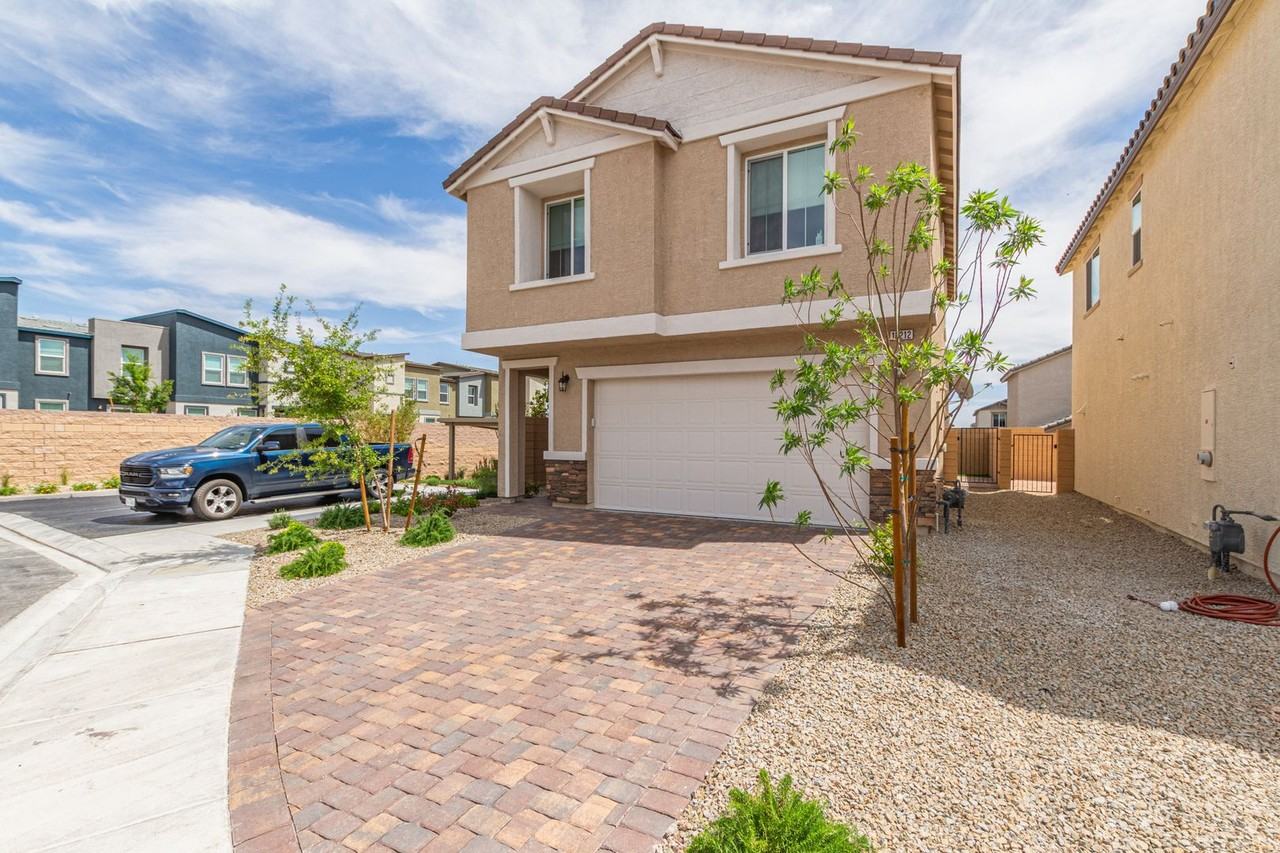 10212 Starlit Canyon Ct - Photo 3 of 34