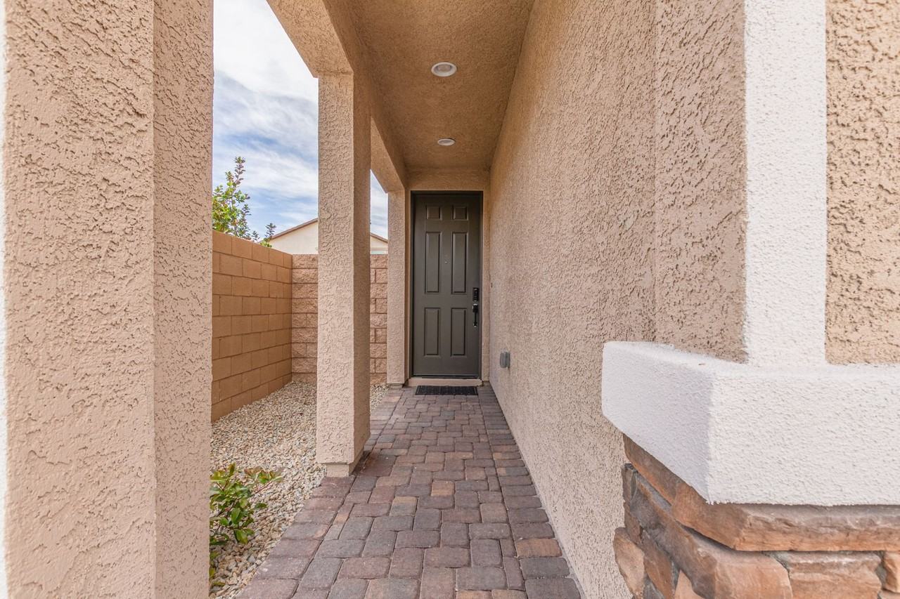 10212 Starlit Canyon Ct - Photo 4 of 34