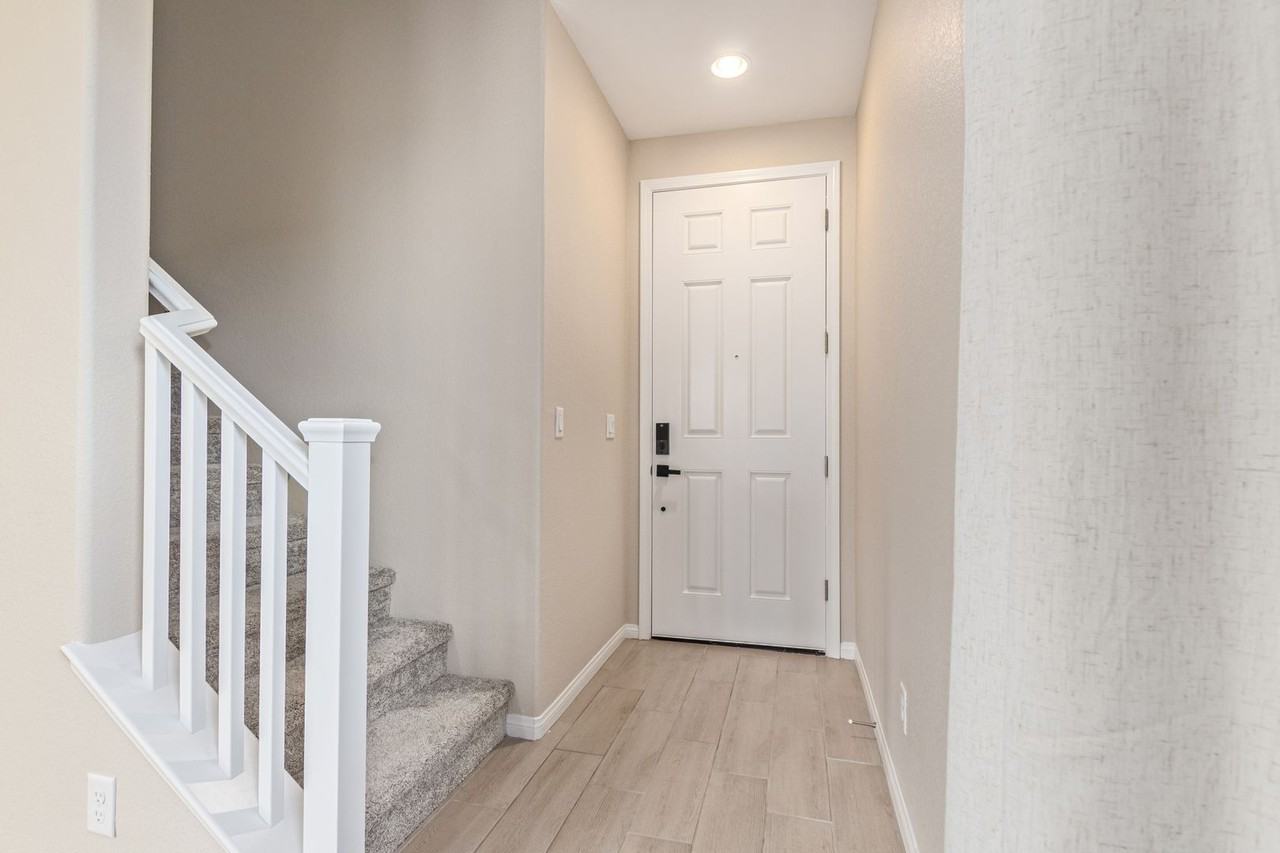 10212 Starlit Canyon Ct - Photo 5 of 34
