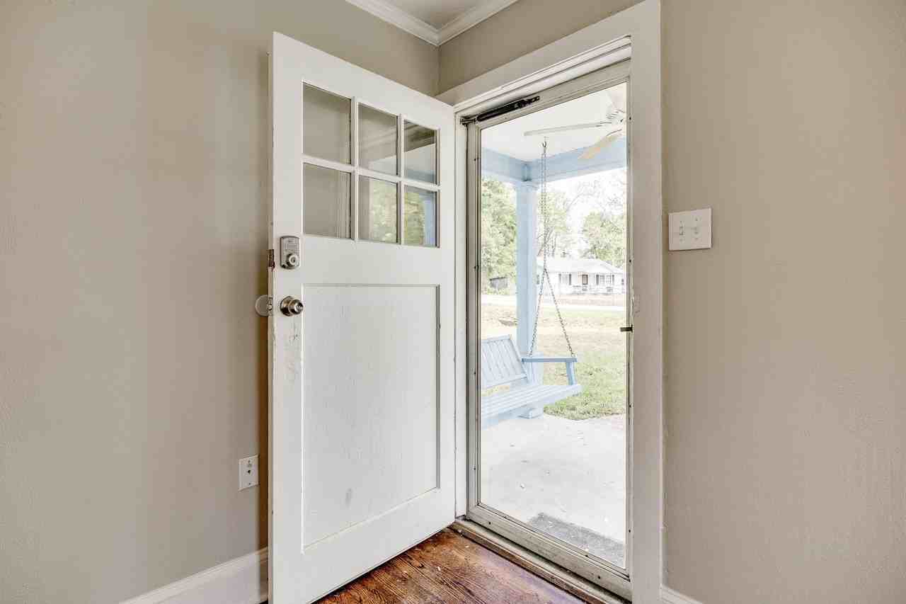 114 Gaston St - Photo 3 of 24
