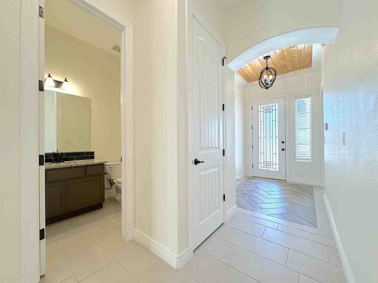 13059 Cleethorpes Street - Photo 3 of 29