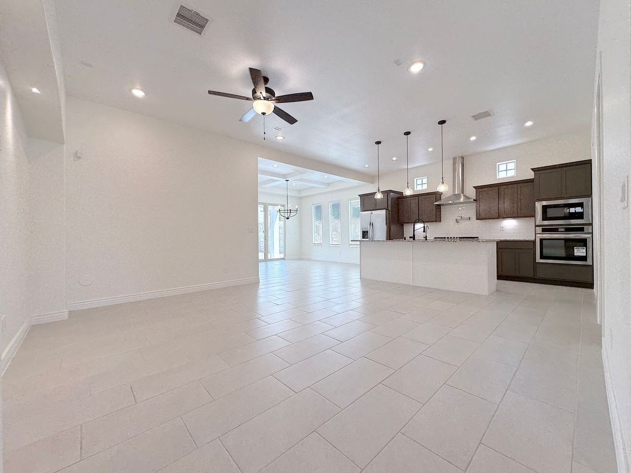 13059 Cleethorpes Street - Photo 7 of 29