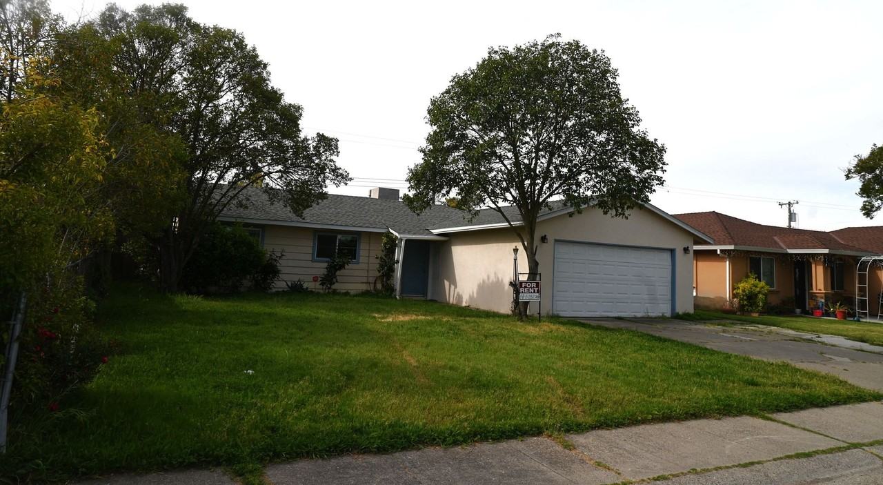 2330 51st Ave - Photo 2 of 14