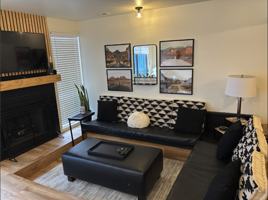 featured image of 470 Woodside Ave #5