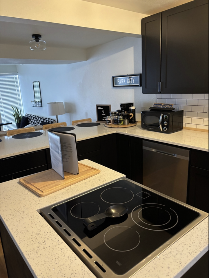 470 Woodside Ave #5 - Photo 4 of 17